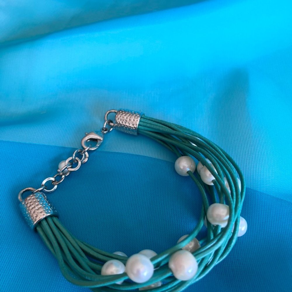 Wax Cord and Pearl Bracelet in Turquoise and Silver Tone